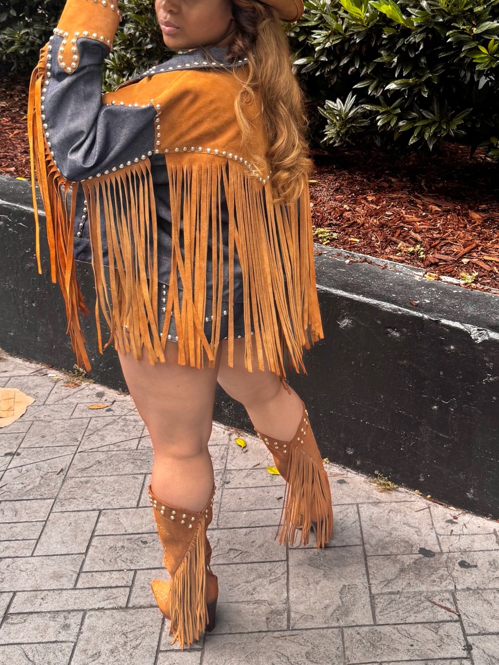 Nasty Gal Denim & Tan Suede Fringe Western Jacket - Picture 4 of 6